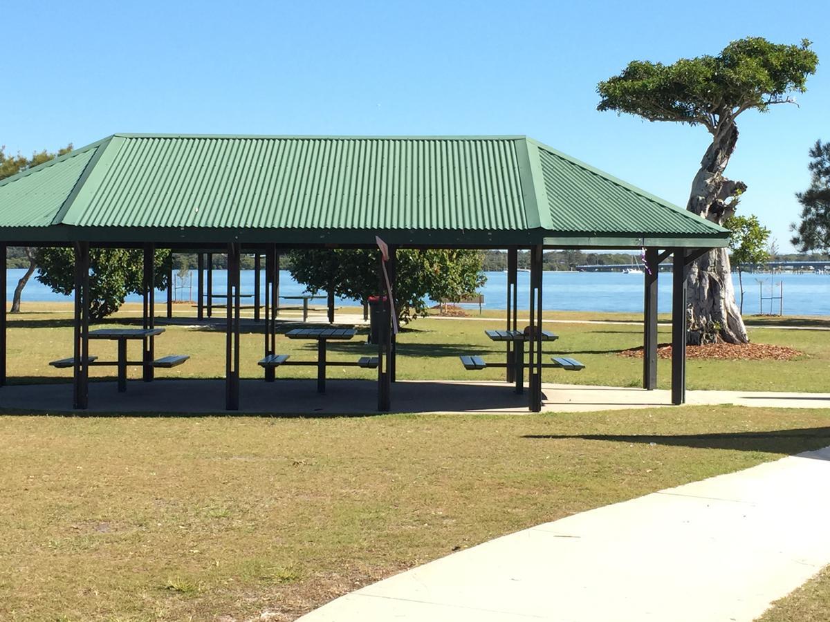 Bribie Waterways Motel Bongaree Exteriér fotografie